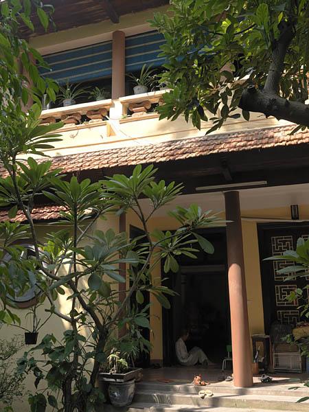 Villa, rue Dinh Liêt. Auvent de la villa, construite en 1937.