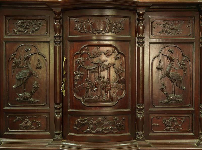 Villa, rue Dinh Liêt. Détail de marqueterie sur une commode.
