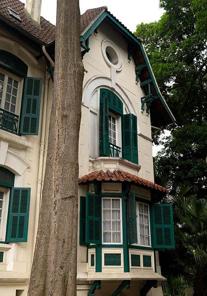 Ambassade de France, villa, rue Tran Hung Dao. Vue de la façade.