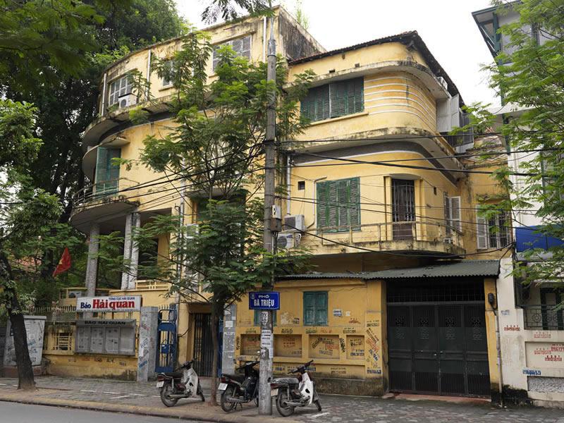 Vue d'ensemble d'une maison années 1930, rue Ba Trieu.