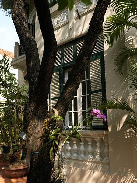 Villa, résidence de l'ambassadeur d'Australie, 66 rue Ly Thuong Kiet. Détail de la façade.
