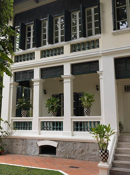 Villa, résidence de l'ambassadeur d'Allemagne, 47 rue Dien Bien Phu : détail de la façade.
