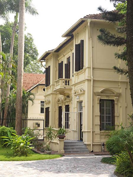 Ambassade d'Allemagne, 47 rue Dien Bien Phu. Façade d'entrée.