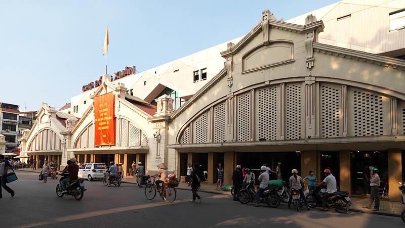 Marché, rue Dong Xuan. Vue de la façade. (Adolphe Bussy, 1906)