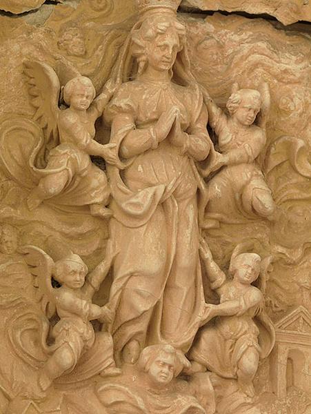 Partie supérieure du panneau central : Assomption de la Vierge.