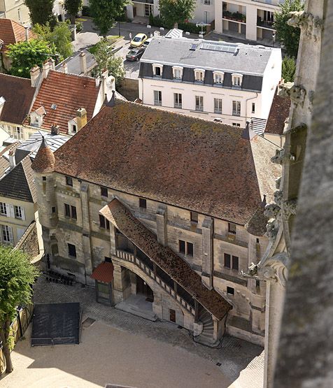 Le "Vieux-Chapitre" vu depuis les parties hautes de la cathédrale.