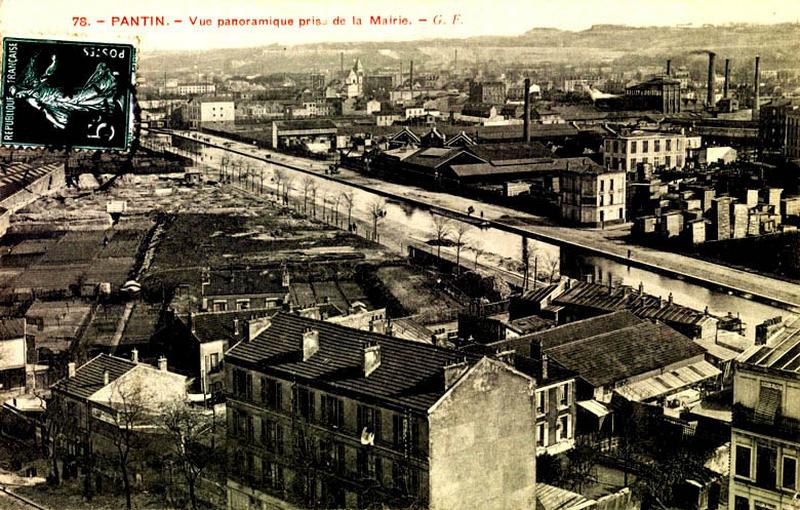Carte postale. Vue panoramique prise de la Mairie. L'immeuble d'habitation situé le long du canal de l'Ourcq est celui qui sera utilisé par les Comptoirs Français Edouard Mignot pour loger une partie du personnel du site.