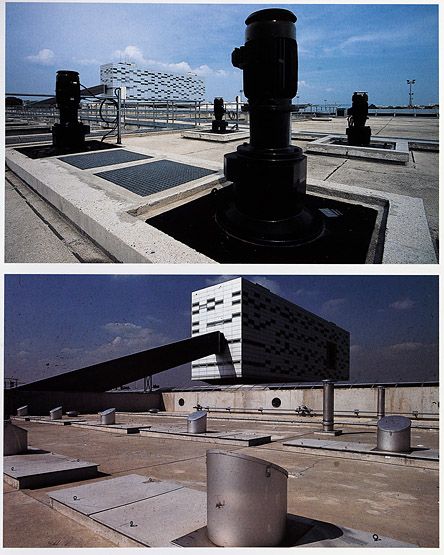 Ivry-sur-Seine, établissement élévateur des eaux dite compagnie des bassins filtrants de la ville de Paris. Vue des bassins de filtration lente et de l'immeuble des laboratoires et des bureaux de la nouvelle usine construite par Dominique Perrault. Tiré de :  L'eau de Paris / M. Gaillard, C. Abron. Edit. Martelle, 1995, p.142 - 151.