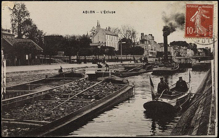 Ablon-sur-Seine, Vigneux. Barrage éclusé d'Ablon-sur-Seine. Bateaux dans l'écluse. Carte postale. ( Musée de la batellerie, Conflans-Sainte-Honorine)