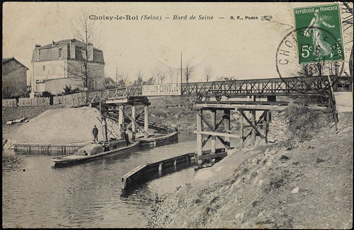 Choisy-le-Roi. Bords de Seine. La passerelle franchissant le canal de la sablière. Carte postale. ( Musée de la batellerie, Conflans-Sainte-Honorine)