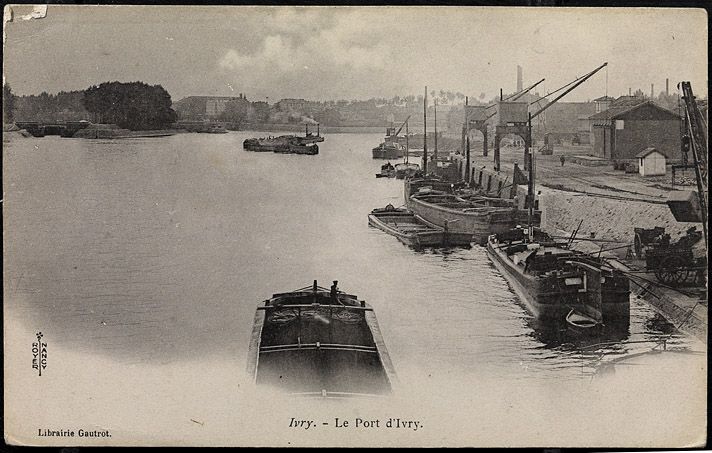 Ivry-sur-Seine. Vue d'ensemble du port. Carte postale. ( Musée de la batellerie, Conflans-Sainte-Honorine)