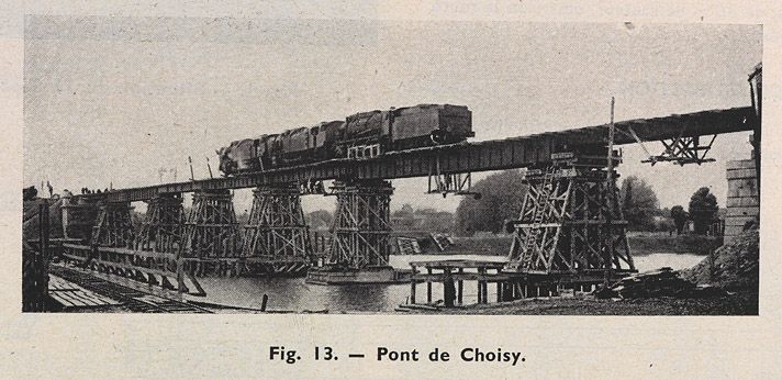 Choisy-le-Roi. Pont ferroviaire de la Grande Ceinture. Vue du pont consolidé après les dommages de la Seconde Guerre mondiale. Tiré de : Les ouvrages d'art de la Grande Ceinture / M. Leduc. In Revue Générale des Chemins de Fer, nov. déc. 1945, p. 137.