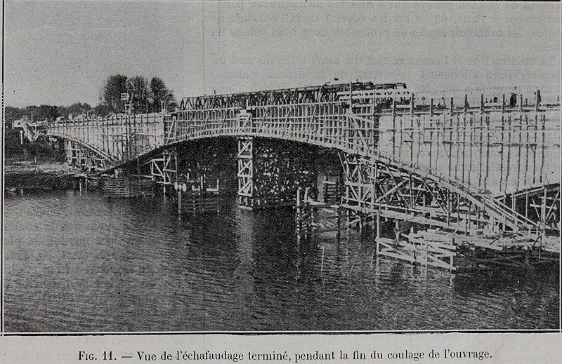 Villeneuve-Saint-Georges . Pont de Villeneuve-Saint-Georges (n°2). Vue de l'échafaudage pendant la fin du coulage de l'ouvrage. Tiré de : Construction du pont de Villeneuve-Saint-Georges. In Le Génie Civil, 1er juillet 1939, n° 2968, p.1-5.