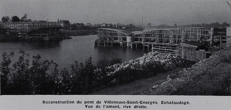 Villeneuve-Saint-Georges . Pont de Villeneuve-Saint-Georges (n°3). Vue d'ensemble du chantier depuis la rive droite. Tiré de : Reconstruction d'un  pont à Villeneuve-Saint-Georges. In Travaux, février 1951, n° 196.