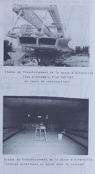 Choisy-le-Roi, Alfortville, Vitry-sur-Seine. Pont de Choisy de l'A86. Vue d'un tablier en cours de construction et vue des câbles extérieurs à l'intérieur d'un caisson. Tiré de : Choisy-le-Roi, construction du pont de l'autoroute A86" / Bulletin annuel AFPC (Association française pour la construction)", 1983-84, p. 224-226, 385-386.