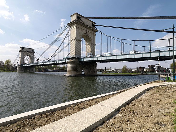 Vitry-sur-Seine, Alfortville. Pont de Port-à-l'Anglais. Vue d'ensemble depuis la rive d'Alfortville.