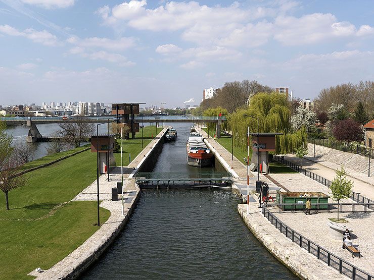 Alfortville, Vitry-sur-Seine. Barrage éclusé de Port-à-l'Anglais. Vue d'ensemble de l'écluse.