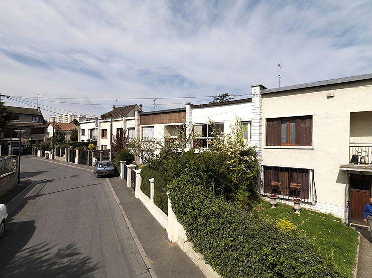 Vitry-sur-Seine, lotissement, rue Grétillat, rue Georges-Martin, rue Anselme-Rondenay, rue Jean-Roche. Vue des pavillons de la rue Frédéric Joliot-Curie.