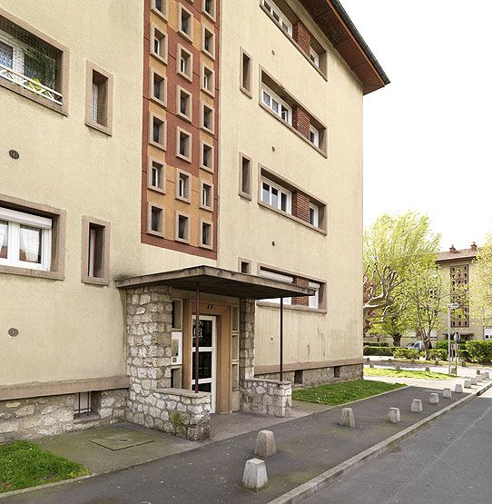 Vitry-sur-Seine, cité des Peupliers, 23 impasse Jean Jaurès. Vue d'une des entrées.