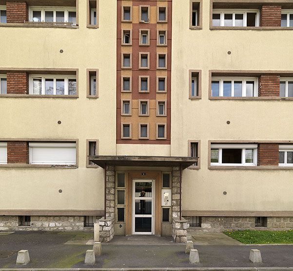 Vitry-sur-Seine, cité des Peupliers, 23 impasse Jean Jaurès. Vue d'une des entrées.