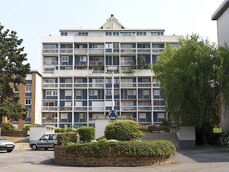 Vitry-sur-Seine, cité dite résidence de la Croix du Mont, allée de la Croix-du-Mont. Vue générale.