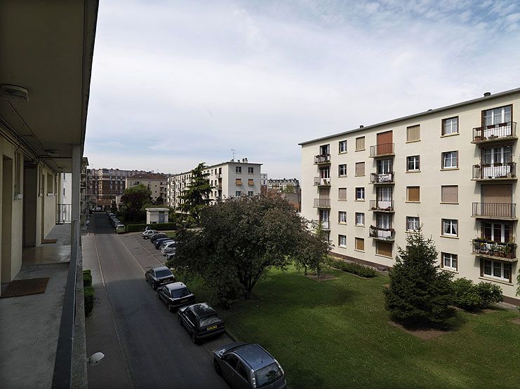 Vitry-sur-Seine, cité dite résidence les Rosiers, 172-184 rue Gabriel-Péri. Vue d'ensemble des bâtiments construits en 1958 par Gallois.