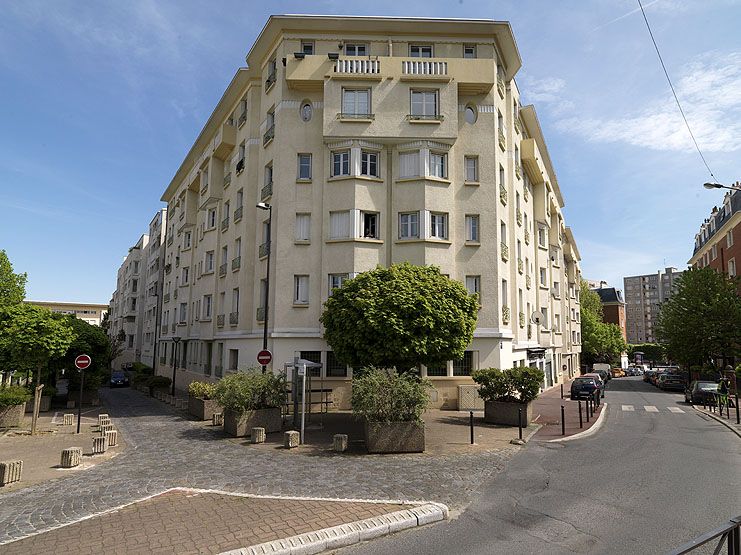 Vitry-sur-Seine, immeuble, 2 bis avenue Ambroise Croizat. Vue de l'angle du bâtiment construit par Paul Pelletier et Arthur Tesseire.