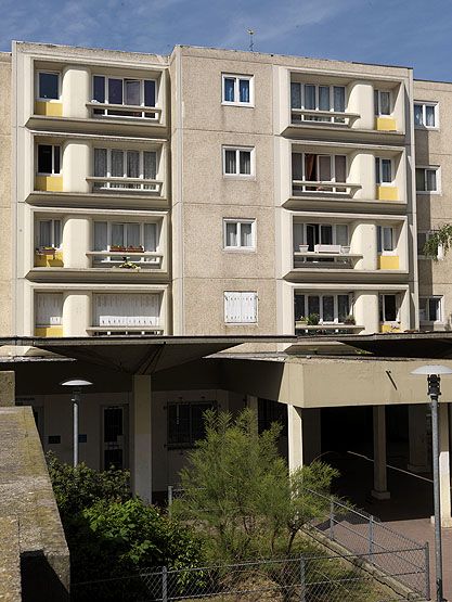 Vitry-sur-Seine, cité dite groupe Roger Derry, 4 rue du 18 Juin 1940. Vue du bâtiment.