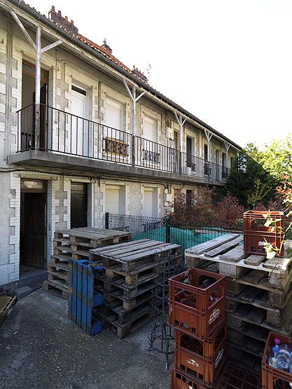 Vitry-sur-Seine, immeuble, 10-12 avenue Danielle-Casanova. Vue de la coursive desservant le 1er étage.