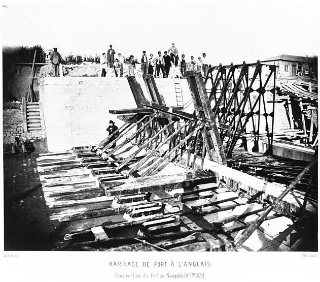 Alfortville, Vitry-sur-Seine. Barrage éclusé de Port-à-l'Anglais. Chantier de construction du pertuis naviguable. Tiré de : Vitry-sur-Seine. Barrage éclusé de Port-à-l'Anglais, 1869-1870. Album de photographies. (Ecole nationale des ponts et chaussées. 1 S/115 Album PH 101P)