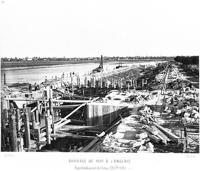 Alfortville, Vitry-sur-Seine. Barrage éclusé de Port-à-l'Anglais. Chantier d'approfondissement de l'écluse. Tiré de : Vitry-sur-Seine. Barrage éclusé de Port-à-l'Anglais, 1869-1870. Album de photographies. (Ecole nationale des ponts et chaussées. 1 S 115 Album PH 101P)