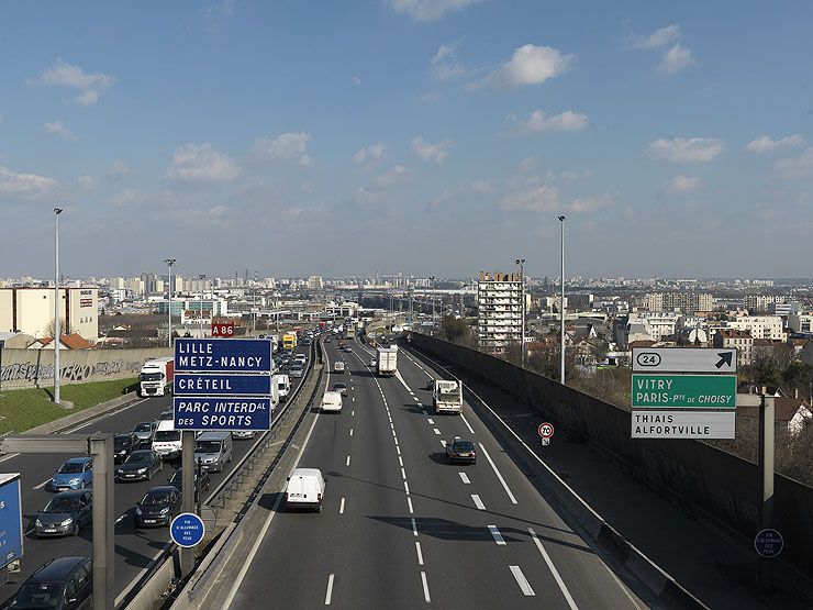 Vitry-sur-Seine. Vue de l'autoroute A6 en direction de Paris.