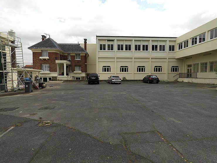 Ivry-sur-Seine, usine, 55 rue Maurice-Gunsbourg.  Ancienne usine vue depuis la cour.