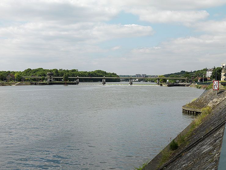 Ablon-sur-Seine, Vigneux. Barrage éclusé. Vue d'ensemble du barrage.