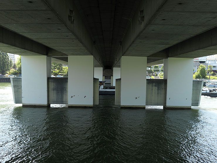 Choisy-le-Roi. Pont de Choisy (n°2). Détail d'une pile, vue dans l'axe du tablier.