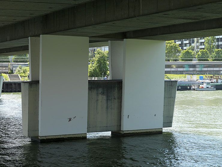 Choisy-le-Roi. Pont de Choisy (n°2). Vue rapprochée d'une demi-pile.