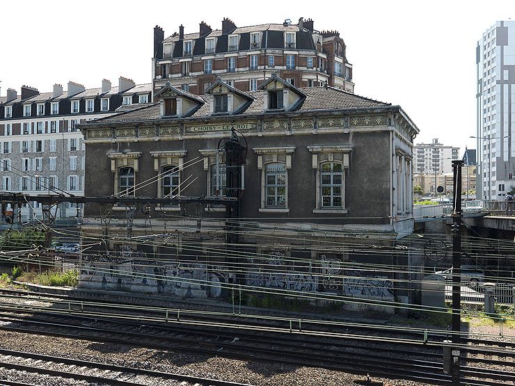 Choisy-le-Roi. Vue de l'ancienne gare de Choisy depuis les voies de chemin de fer.