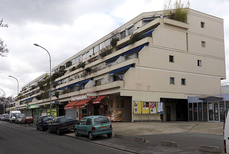 Orly, immeuble à gradins, rue des Hautes-Bornes. Vue d'ensemble de l'immeuble à gradins de la rue des Hautes Bornes