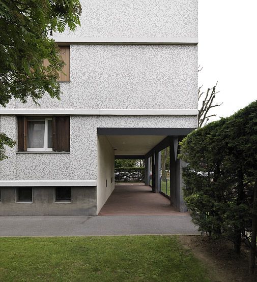 Vitry-sur-Seine, cité dite résidence de l'Espace, 120-124 rue Camille-Groult . Détail d'une circulation couverte.