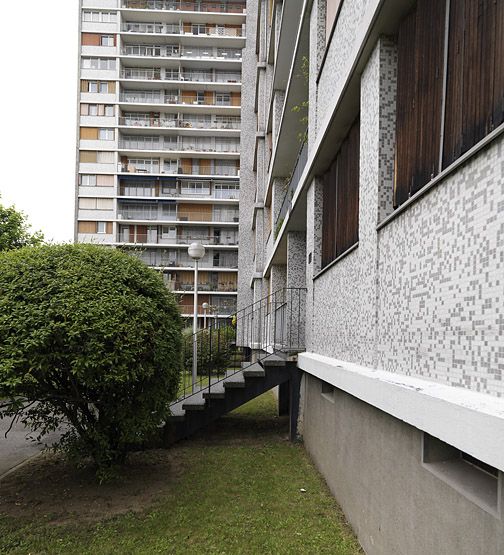 Vitry-sur-Seine, cité dite résidence de l'Espace, 120 rue Camille-Groult. Détail d'un escalier d'entrée.