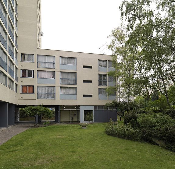 Vitry-sur-Seine, cité, 25-29 rue Camille-Blanc . Vue du jardin.