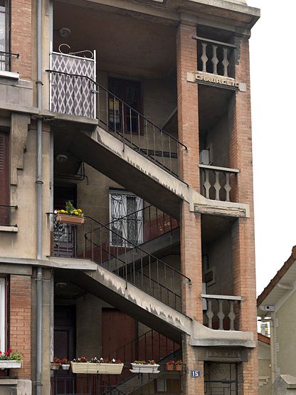 Vitry-sur-Seine, immeuble,15 rue des Ardoines. Vue de l'escalier.