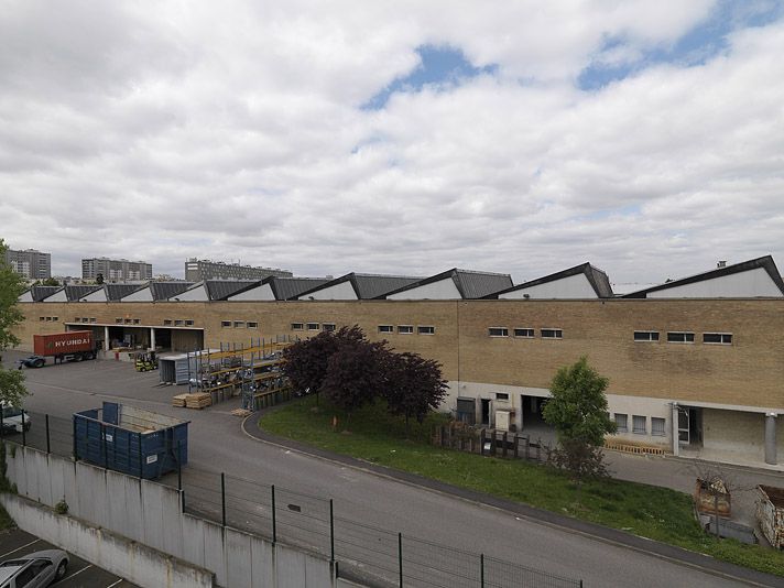 Vitry-sur-Seine, immeuble industriel, 37-39 rue Léon-Geoffroy. Vue d'ensemble.