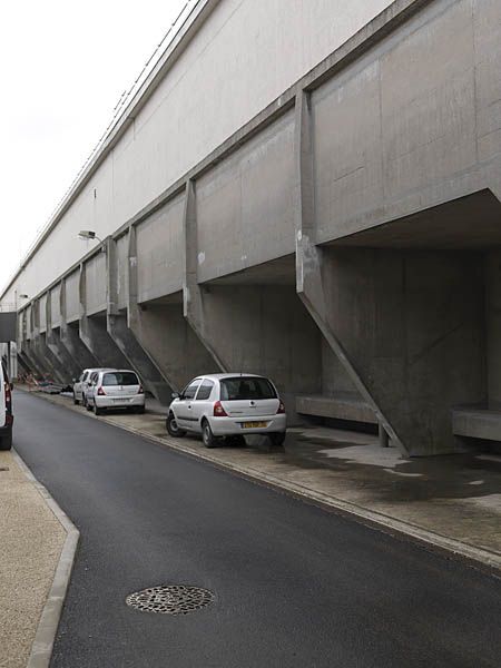 Choisy-le-Roi, établissement des eaux dit usine de traitement des eaux de Choisy. Vue rapprochée d'un bassin.