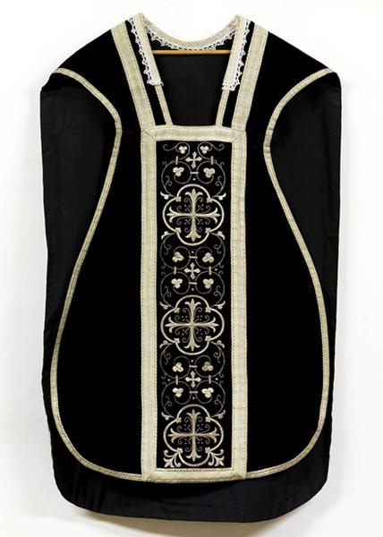 Vue d'ensemble de l'une des chasubles.