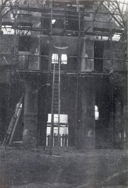 Vue de la construction de l'agrandissement en 1930 : le revers de la façade.