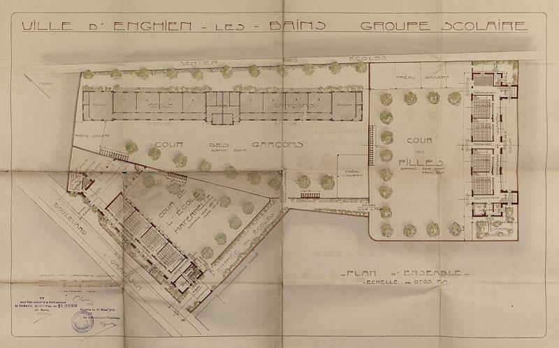 Plan d'ensemble du groupe scolaire pour son agrandissement conçu par l'architecte de la ville Louis Olivier en 1913. Sont en projet un bâtiment pour les filles et un pour la maternelle.