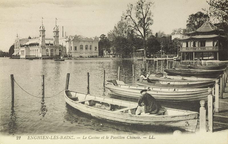 Nouveau casino de 1909. Vue depuis la jetée avec à gauche le pavillon chinois encore en place, qui sera détruit en 1910.
