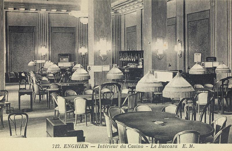 Vue intérieure de la salle de jeu 'Le Baccara'.