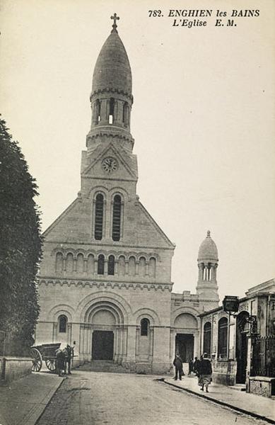 Vue de la nouvelle façade construite en 1930.